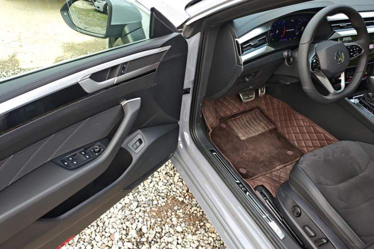 Used Volkswagen FAW-Volkswagen CC 2025 Model, Facelifted, 330TSI, Glamorous—Shared Edition Driver Seat