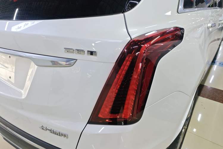 Used Cadillac XT5 2021 28T Luxury Model Right Rear Taillight