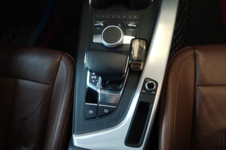 Used Audi A4L 2019 40 TFSI Fashion Version China V