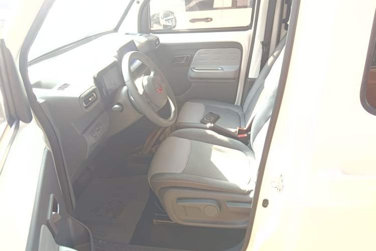 Used Wuling Zhiguang New Energy 2025 Model 305km Ambitious Edition