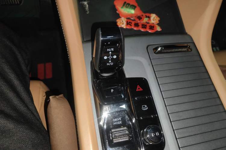 Used Lynk & Co 09 2021 2.0T Halo Six-Seater
