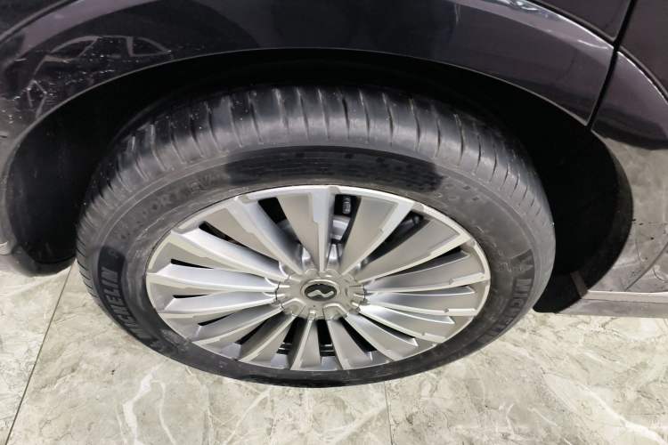 Used ONVO Luxeed L90 2025 Model—Max Six-Seater Version
