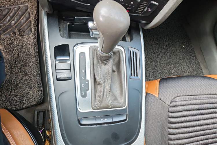 Used Audi A4L 2011 2.0 TFSI Standard Model Gear Lever