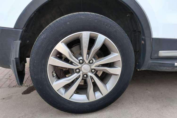 Used Geely Auto Emgrand X7 Sport 2016 1.8TD Automatic All-Wheel-Drive ZhiZun Edition Right Rear Wheel Hub