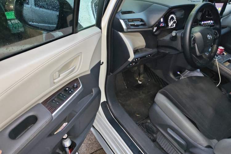 Used Toyota Granvia 2023 2.5L Hybrid Comfort Edition Driver Seat