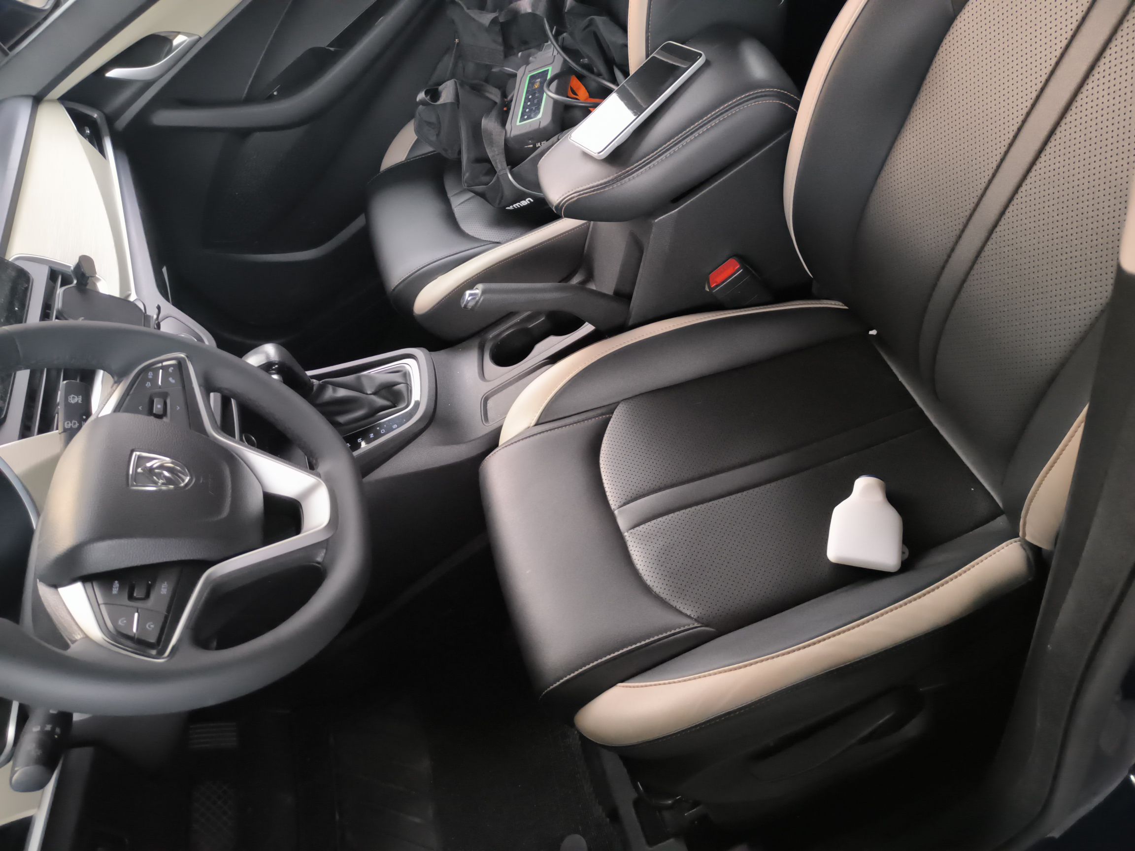 Переднее сиденье в автомобиле