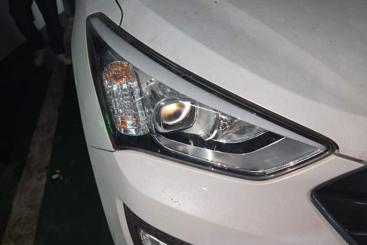 Used Hyundai Santa Fe 2013 Revised Version 2.4L Automatic All-Wheel Drive Smart Type