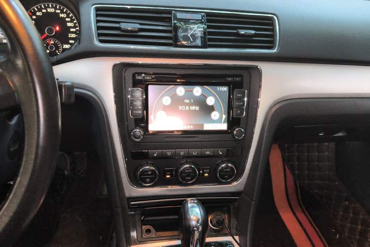 Used Volkswagen Passat 2015 1.8TSI DSG Prestige Edition Audio And AC Panel