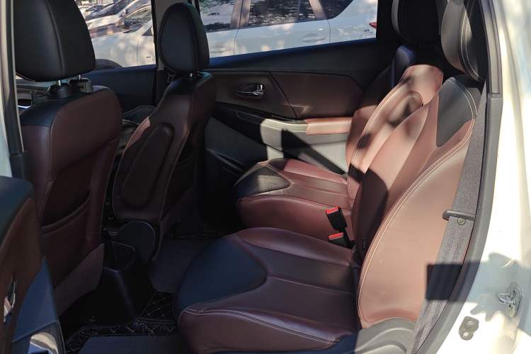 Used Venucia M50V 2017 1.6L XL CVT Luxury Edition
