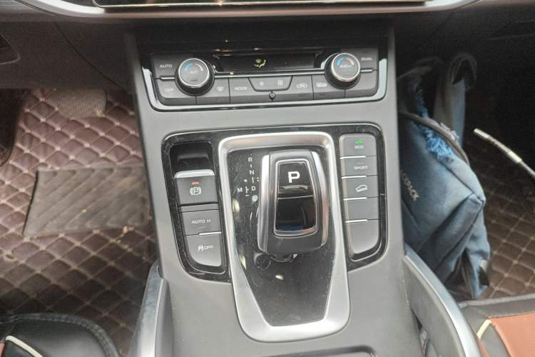 Used Geely Auto Emgrand X7 Sport 2021 Million Edition 1.8TD DCT Two-Wheel Drive Luxury Model
