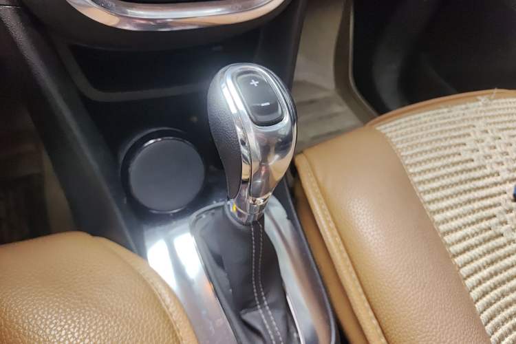 Used Buick Encore 2014 1.4T Automatic Two-Wheel Drive Urban Elite Model Gear Lever