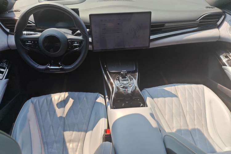 Used BYD Seal 2022 700 km Long-Range Rear-Wheel-Drive Version Center Console