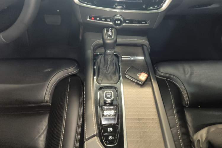 Used Volvo V90 2017 Cross Country T5 AWD Prestige Edition
