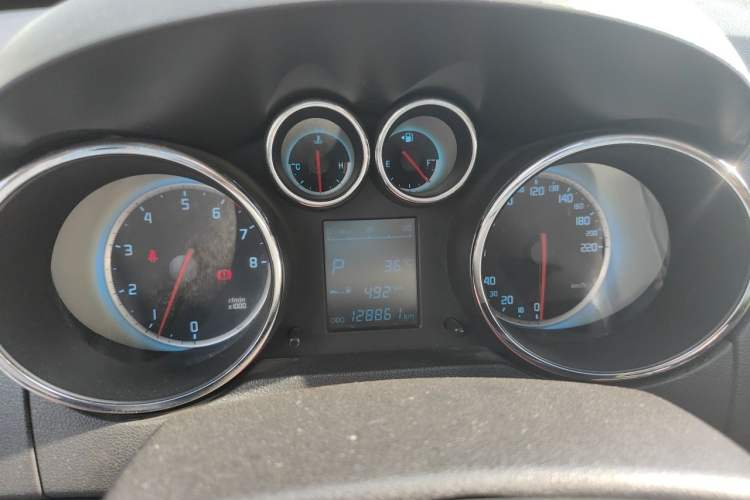 Used CHANGAN CS35 2015 1.6L Automatic Luxury Model China V Standard
