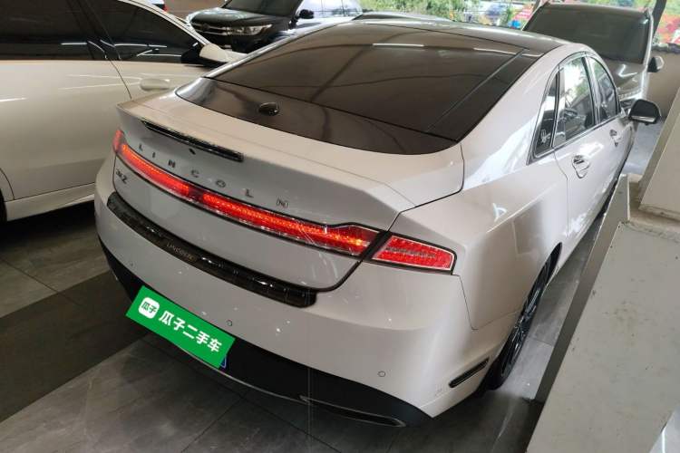 Used Lincoln MKZ 2020 2.0T MONO Limited Luxury Edition MONO WHITE Rear Right 45 Deg