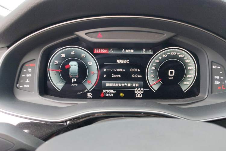 Used Audi Q7 2021 45 TFSI quattro S line Sport model Odometer Close Up