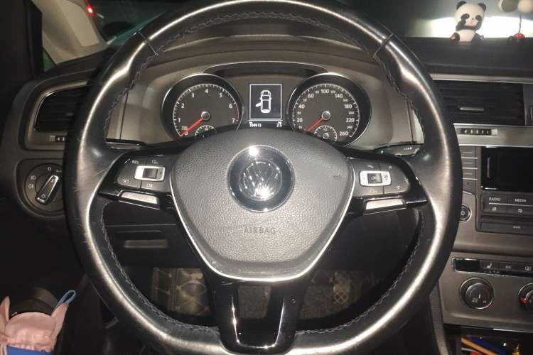Used Volkswagen Golf 2015 1.4TSI Automatic Luxury Model Steering Wheel