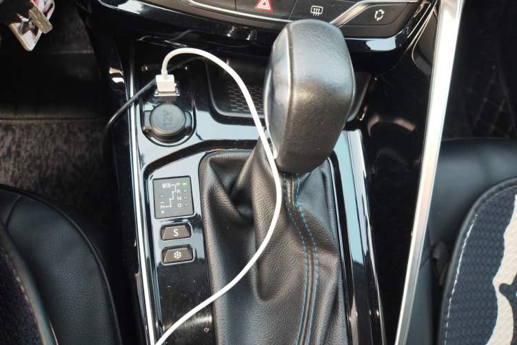 Used Peugeot 308 2016 230THP Automatic Luxury Edition Gear Lever