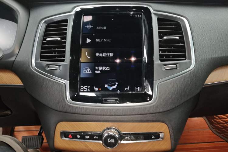 Used Volvo XC90 2021 B5 SmartDrive Luxury Edition 5-seater Audio And AC Panel