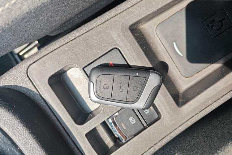 Used Chery QQ Little Ant 2022 Restyled Version Sweet Pink Edition Half-Sugar Version 28.8 kWh 30 kW 301 km Interior 1