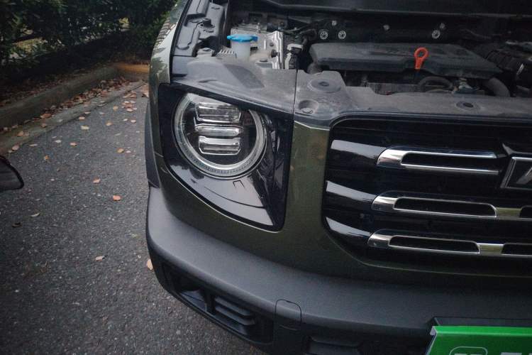 Used Haval DARGO 2021 1.5T DCT Two-Wheel Drive Husky Edition Right Front Headlight