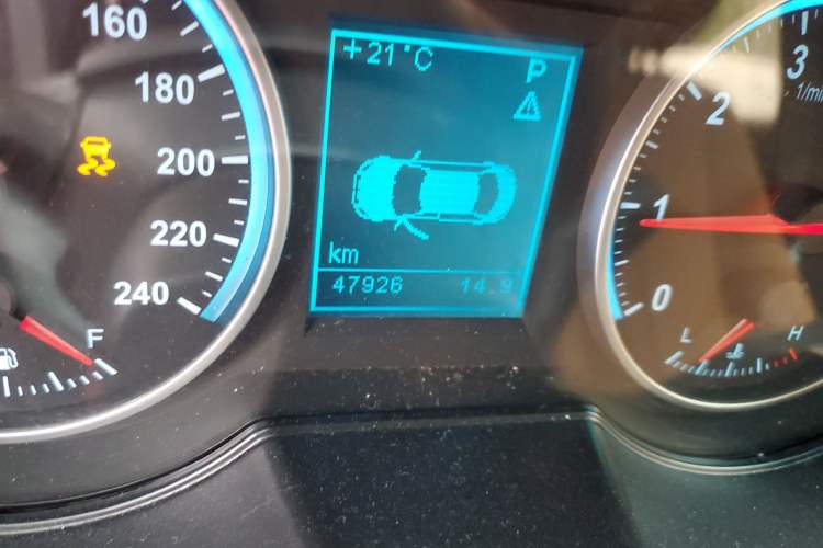 Used Brilliance V5 2016 1.5T Automatic Two-Wheel Drive Smart Version Odometer Close Up