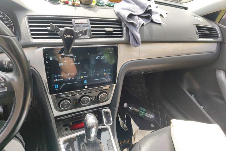 Used Volkswagen Passat 2014 1.8TSI DSG Prestige Edition Audio And AC Panel