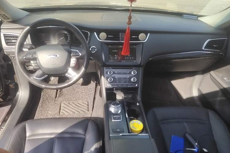 Used Ford Taurus 2015 EcoBoost 245 Fashion Edition Center Console