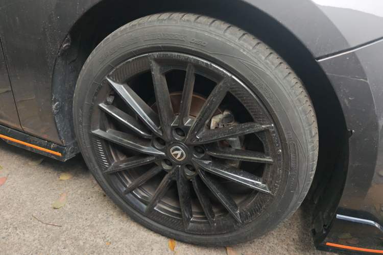 Used CHANGAN UNI-V 2022 1.5T Sport Edition Right Front Wheel Hub
