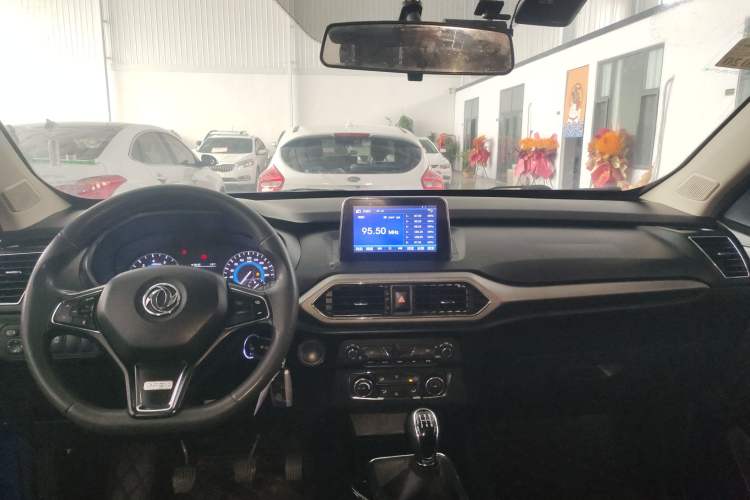 Used Dongfeng Fengon S560 2018 1.8L Manual Comfort 5-Seater China V Standard
