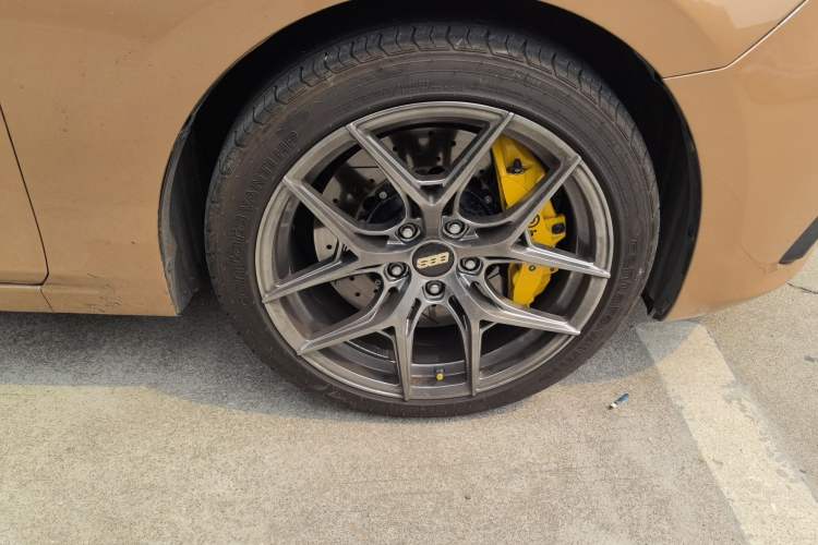 Used Mazda 3 Axela 2014 Sedan 2.0L Automatic Sport Model Right Front Wheel Hub