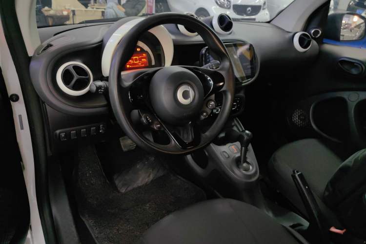 Used smart fortwo 2018 1.0L 52kW Hardtop Dynamic Version China V