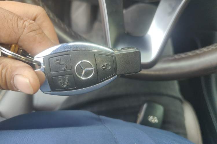 Used Mercedes-Benz GLC 2019 Facelift GLC 260 L 4MATIC Luxury Model Vehicle Key