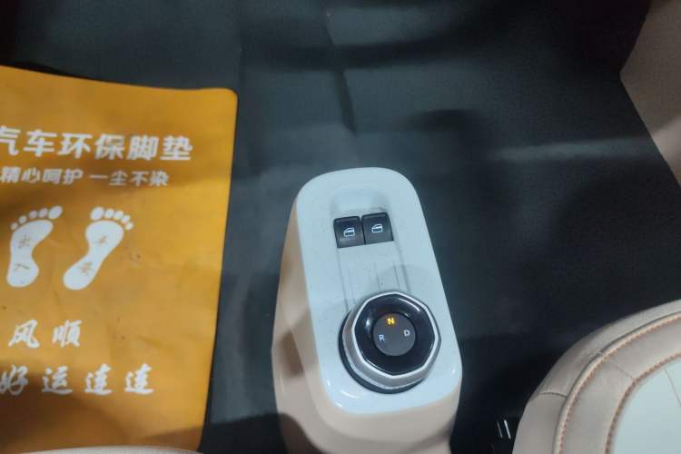 Used Geely Galaxy Panda 2023 Panda Mini 200km Endurance Bear Gear Lever