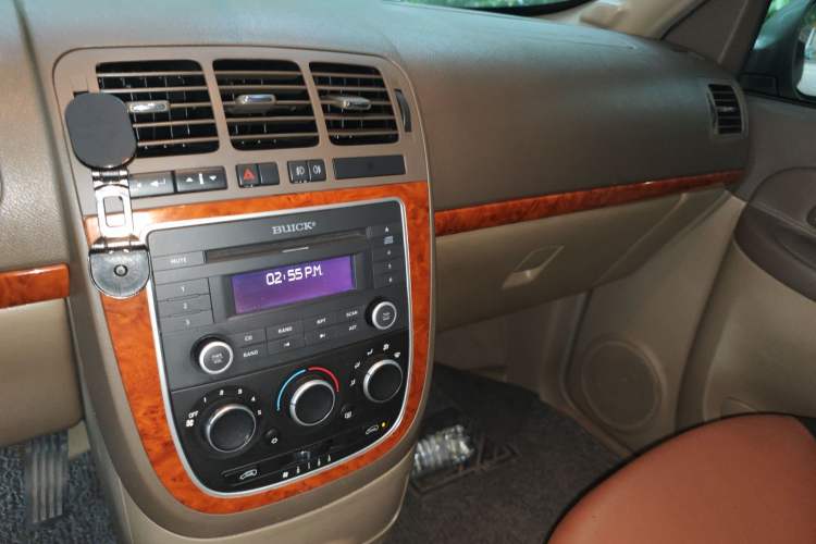 Used Buick GL8 2011 2.4L CT Comfort Edition
