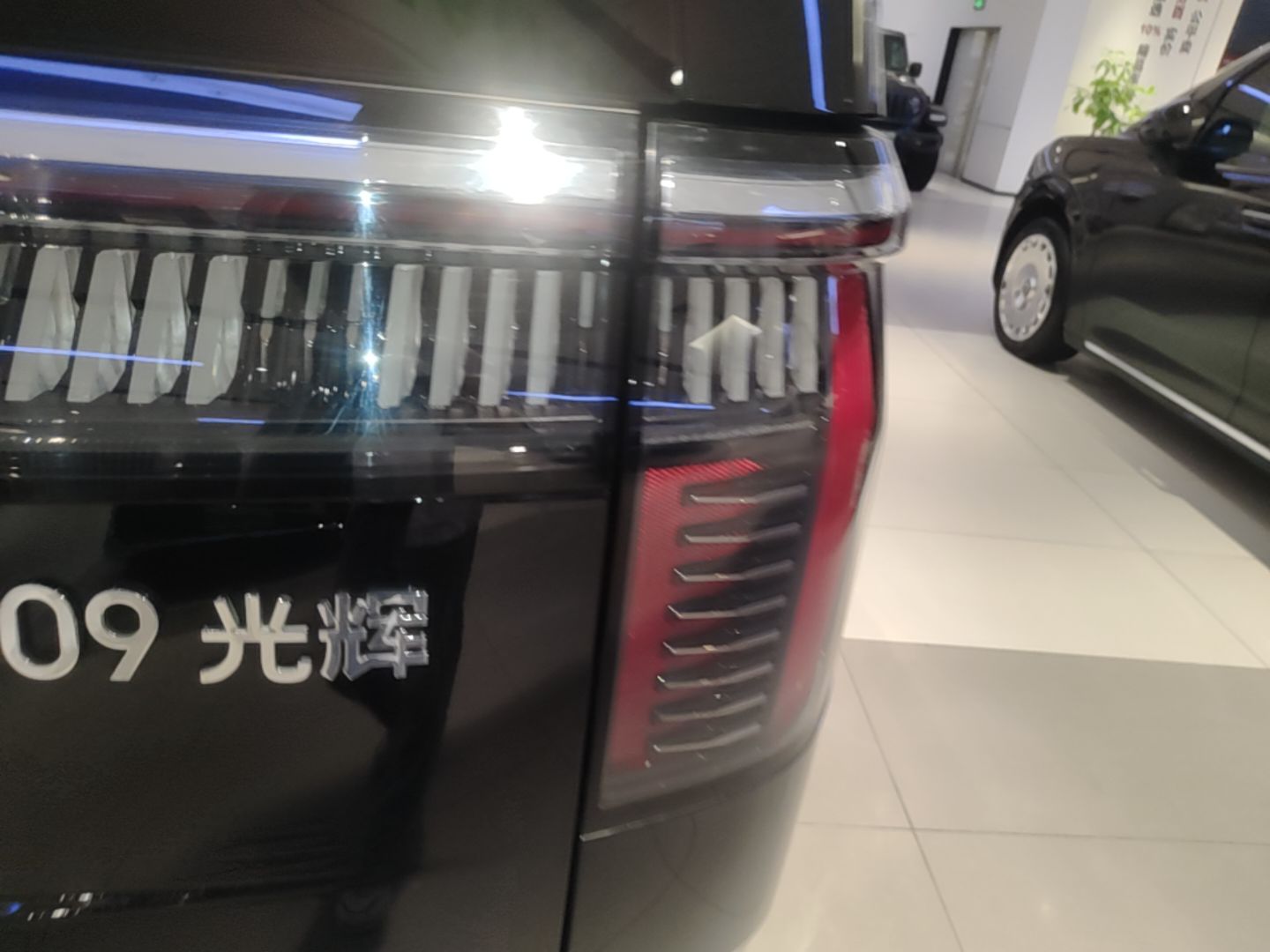 Zeekr 009 2024 GAC Trumpchi — снимка 9