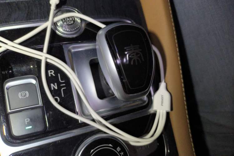 Used BYD Qin New Energy 2017 Qin EV300 Flagship Model Gear Lever