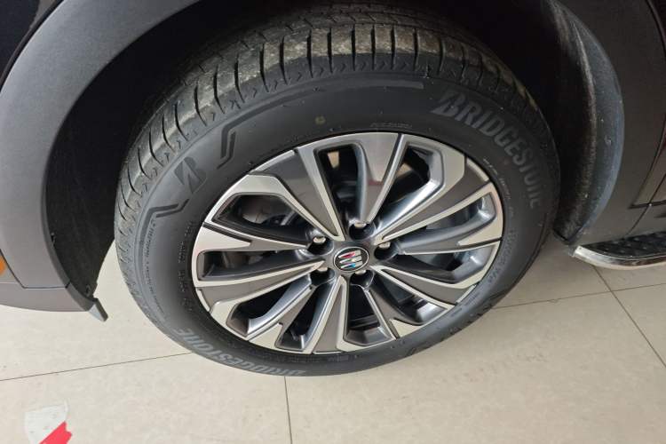 Used Buick Envision 2025 Encore Plus 28T Two-Wheel-Drive Platinum Edition Left Front Wheel Hub