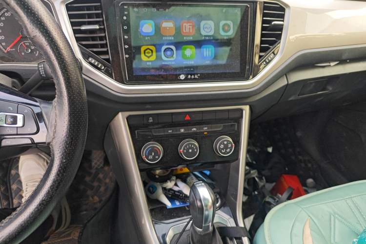 Used Volkswagen T-ROC 2019 230TSI DSG Two-Wheel-Drive Advanced Version China VI Standard Audio And AC Panel