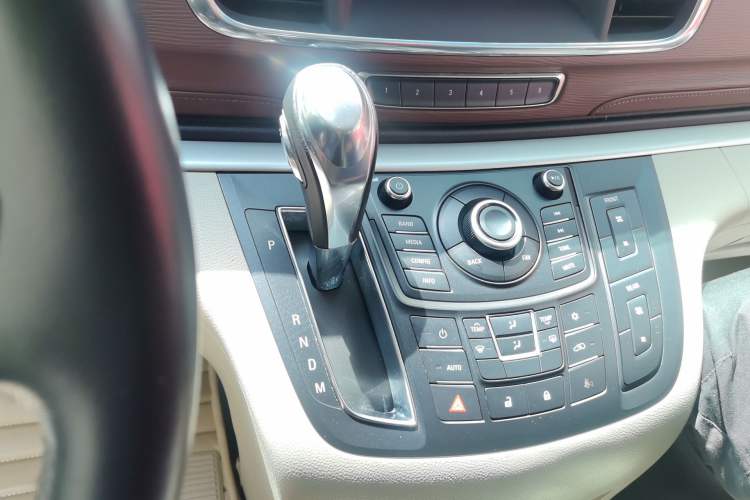 Used Buick GL8 2015 2.4L Luxury Business Premium Edition
