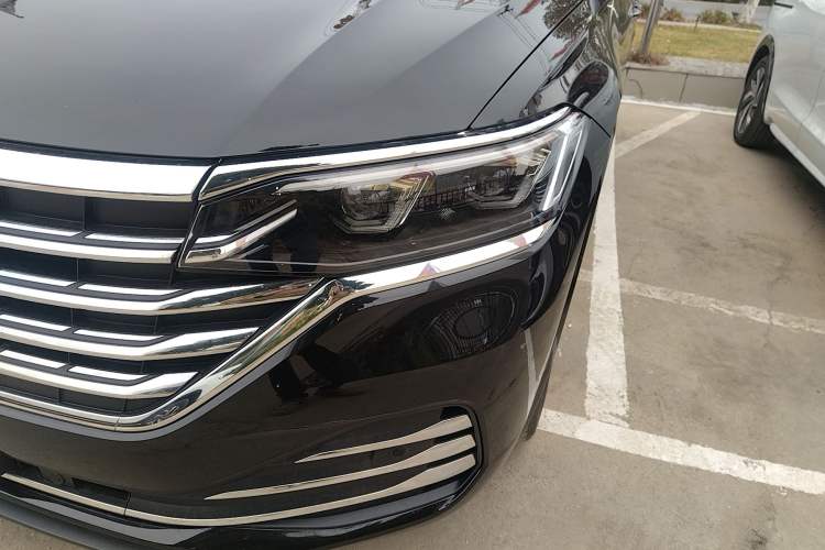 Used Volkswagen Viloran 2024 380TSI Premium Edition