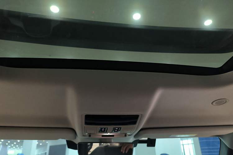 Used Land Rover Defender 2023 Facelift 110 3.0T P400 Dark Edition
