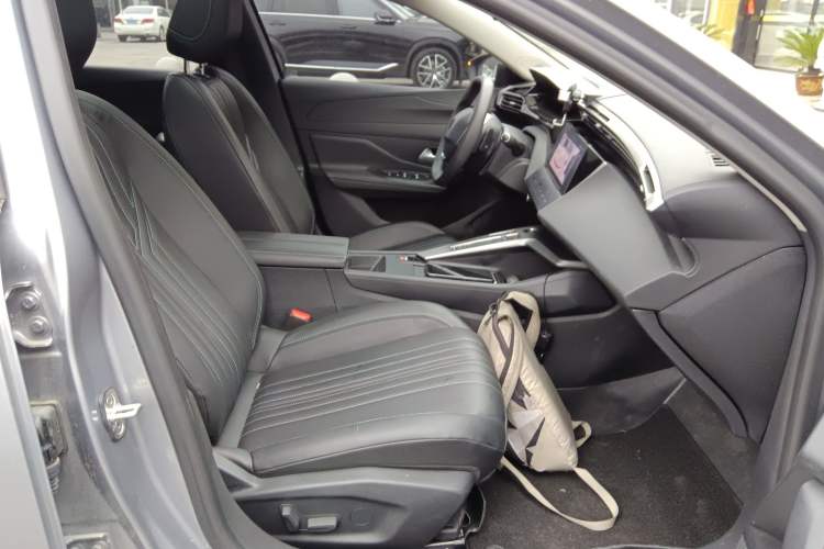 Used Peugeot 408X 2023 Charm Version Right Front Seat