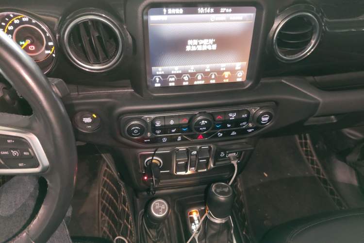 Used Jeep Wrangler 2022 2.0T High Altitude Four-Door Edition Audio And AC Panel