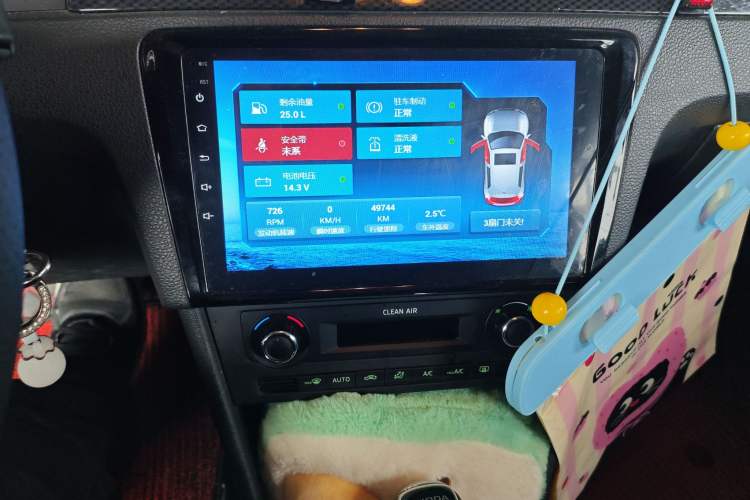 Used Skoda Rapid Spaceback 2018 1.6L Automatic Sport Edition Audio And AC Panel