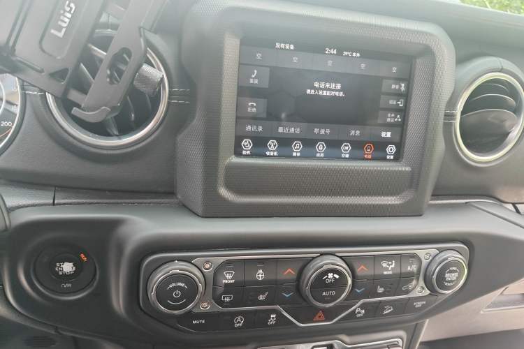 Used Jeep Wrangler 2018 2.0T Sahara Four-Door Edition
