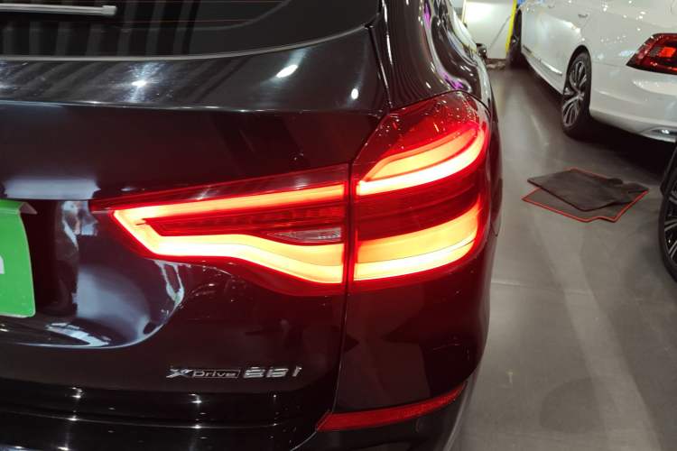 Used BMW X3 2018 xDrive28i Luxury Package China VI Emission Standard Right Rear Taillight