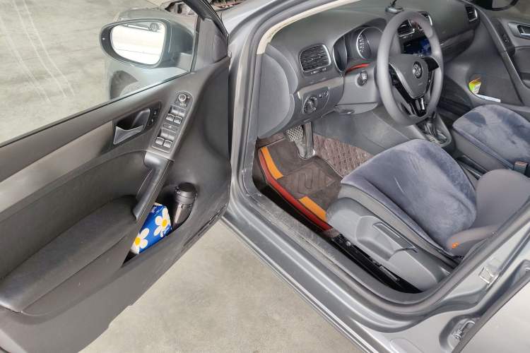 Used Volkswagen Golf 2012 1.6L Automatic Fashion Model