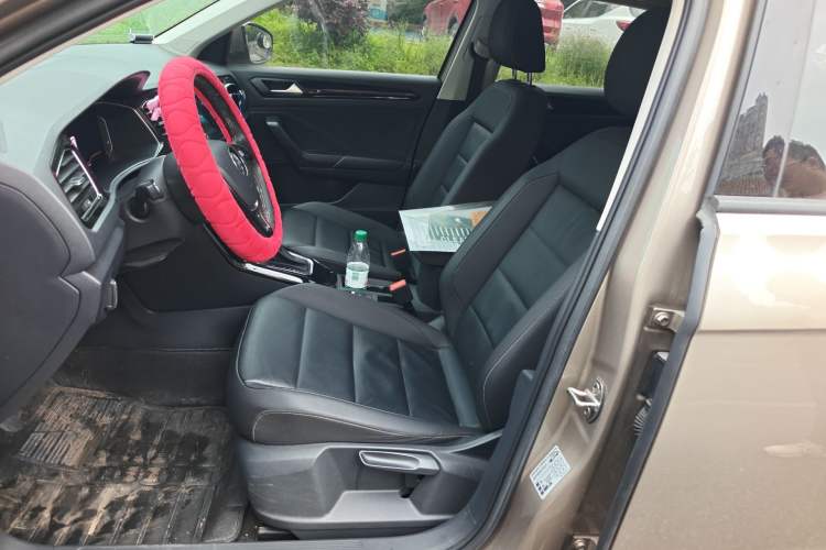 Used Volkswagen T-ROC 2019 280TSI DSG Two-Wheel Drive Comfort Version China VI Standard
