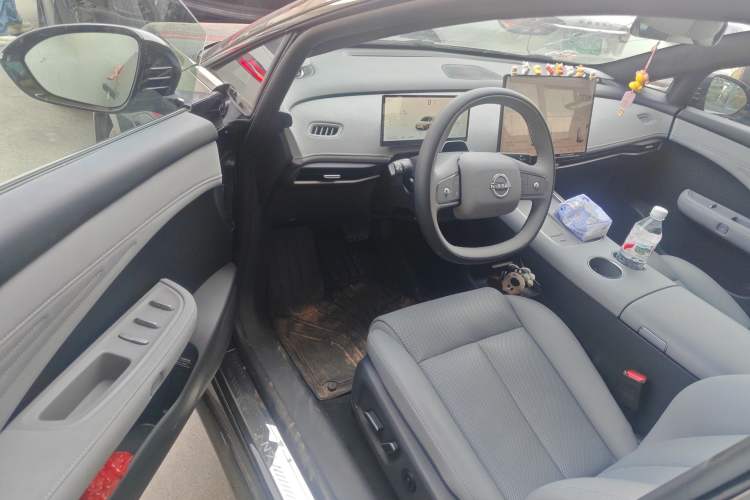 Used Nissan N7 2025 625 Max Driver Seat